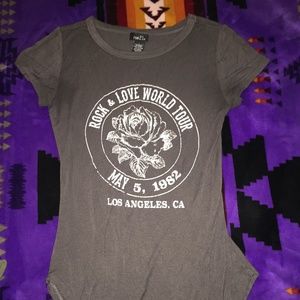 Gray graphic t shirt